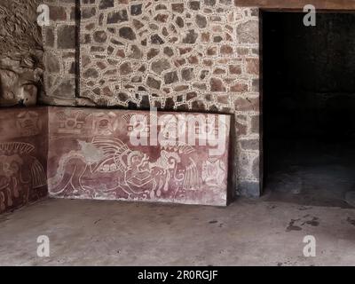 Der Palast von Quetzalpapalotl ist ein Palast in Teotihuacán (Tenochtitlan), Mexiko, mit Dekorationen und Fresken von großem künstlerischen Wert Stockfoto