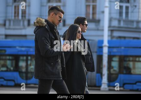 Kroatische junge Menschen auf dem Platz Ban Jelacic, Zagreb, Kroatien Stockfoto