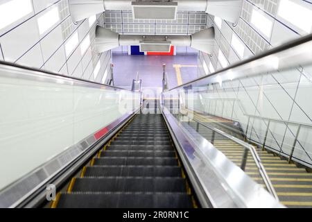 Köln, Deutschland Mai 15 2022: Die futuristische U-Bahn-Station rathaus in der kölner Altstadt Stockfoto