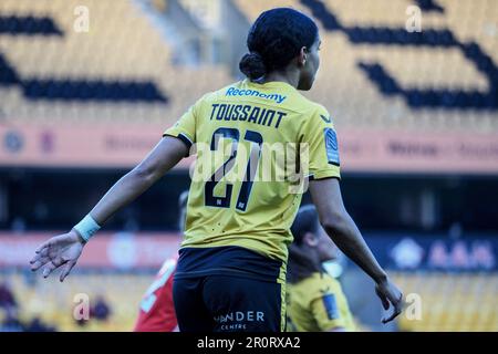 Wolverhampton, Großbritannien. 09. Mai 2023. Wolverhampton, England, Mai 9. 2023: Destiney Toussaint (21 Wolverhampton Wanderers) in Aktion während des Finales des Birmingham County Cup zwischen Wolverhampton Wanderers und Stourbridge im Molineux Stadium in Wolverhampton, England (Natalie Mincher/SPP). Kredit: SPP Sport Press Photo. Alamy Live News Stockfoto