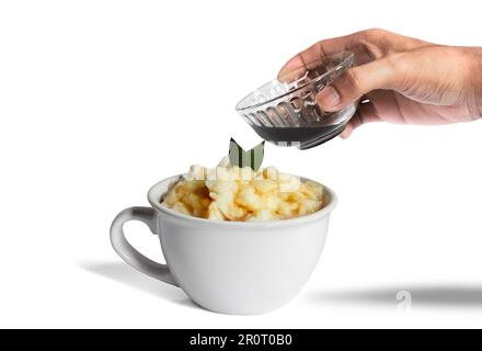 Bubur Sumsum Dessertporridge aus Java. Summus von Bubur auf weißem Hintergrund isoliert Stockfoto