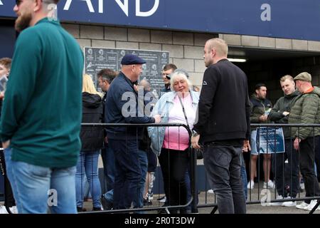 Fans versammeln sich am Montag, den 8. Mai 2023, beim Sky Bet Championship Match zwischen Millwall und Blackburn Rovers im The Den, London. (Foto: Tom West | MI News) Guthaben: MI News & Sport /Alamy Live News Stockfoto