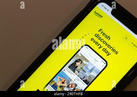 Vancouver, KANADA - Mai 7 2023 : Lemon8 Webseite auf einem iPhone. Lemon8 ist eine Social-Media-App zum Teilen von Videos und Fotos von TikTok, Eigentümer Bytedance. Stockfoto