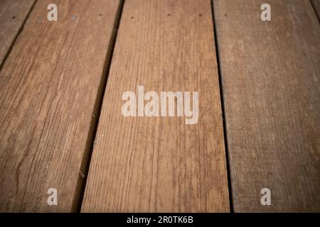 Nahaufnahme, abgewinkelte Ansicht, hellbraune Zaunleisten, Holzmaserung Stockfoto