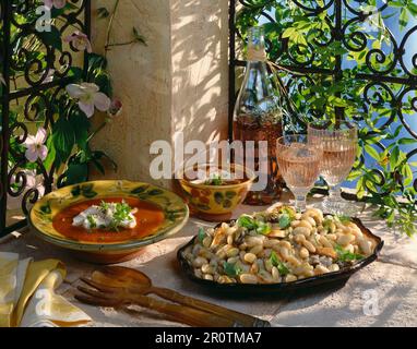 Provancal Gerichte außerhalb Stockfoto