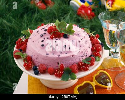Eis-Nachtisch (Thema: Sommermenü) Stockfoto