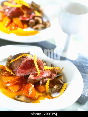 Strauß-Steak mit geschmortem Kürbis Stockfoto