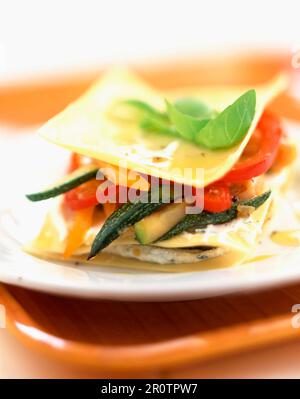 Lasagne-Pasta und Gemüse-Sandwich Stockfoto