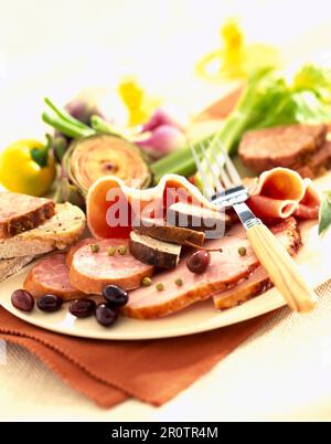 Teller mit Wurst Stockfoto