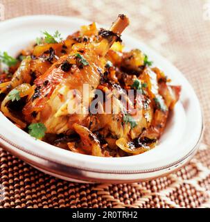 Hühnchen Tajine mit Ingwer und haltbar gemachter Zitrone Stockfoto