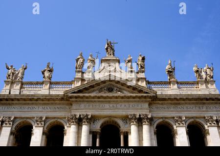 Fassade der Johannes-Lateran-Kirche in Rom, Italien Stockfoto