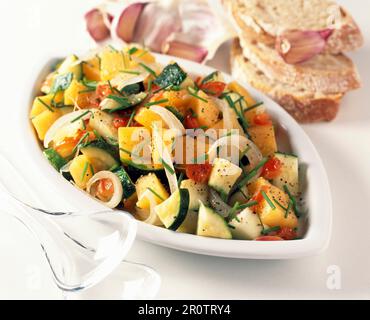 Kürbis und Gemüsesalat Stockfoto