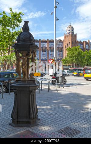 Barcelona, Spanien - Juni 08 2018: Wallace-Brunnen vor dem Plaza Monumental de Barcelona, oft einfach als „La Monumental“ bekannt. Es war ein Bullshit Stockfoto