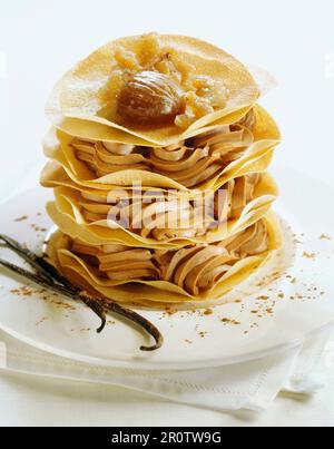 Flockiges Gebäck mit kandierten Kastanien Stockfoto