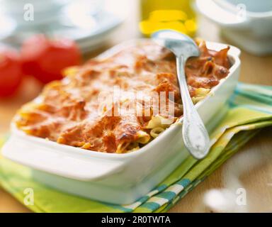 Penne-Nudeln und Tomaten Backen Stockfoto