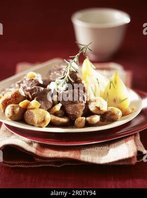 Sautiertes Wild mit weißer Wurst Stockfoto