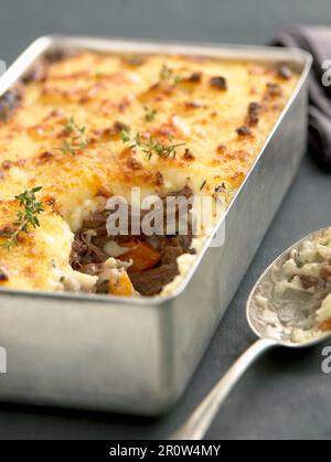 Pot-au-feu au Gratin mit Thymian Stockfoto