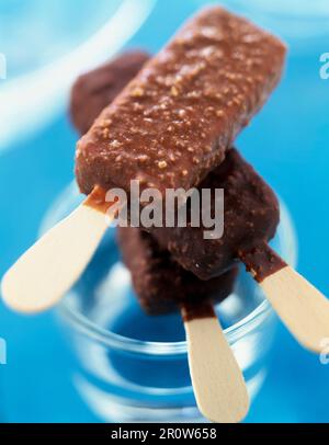 Vollmilch-Schokolade-Eis-Lutscher Stockfoto