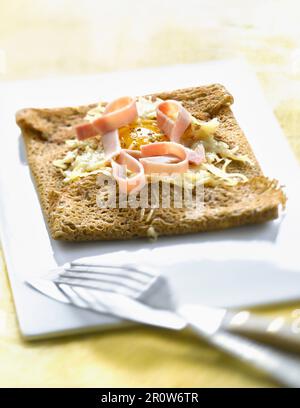 Schinken, Käse und Ei Galette Stockfoto