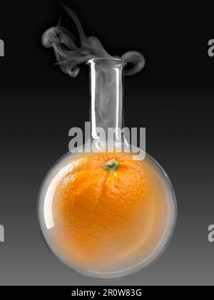 Orange in einer Glasflasche für chemische Tests Stockfoto