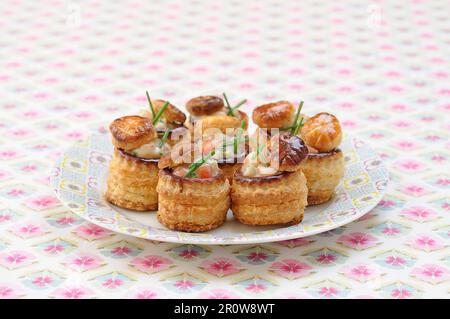 Garnelen und Sardellen Mini Vol-au-Vents Stockfoto