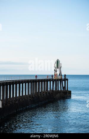 Whitby Harbour, North Yorkshire. Eine wunderschöne Küstenstadt an der Küste von North Yorkshire mit Blick auf die Nordsee. Voller britischer Herkunft. Stockfoto