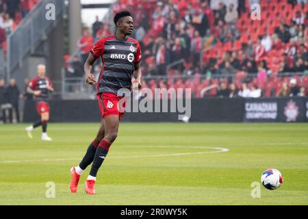 Toronto, Kanada. 09. Mai 2023. Aimé Mabika #6 in Aktion während des kanadischen Meisterschaftsspiels zwischen dem FC Toronto und dem CF Montreal. Das Spiel endete 1-2 für CF Montreal. Kredit: SOPA Images Limited/Alamy Live News Stockfoto