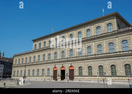 MÜNCHEN, DEUTSCHLAND - 4. AUGUST 2022: Bayerische Akademie der Schönen Künste. Es wurde 1948 vom Freistaat Bayern gegründet Stockfoto