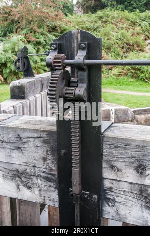 Im Vereinigten Königreich - Canal Lock Gate Mechanism, am Leeds-Kanal nach Liverpool Stockfoto