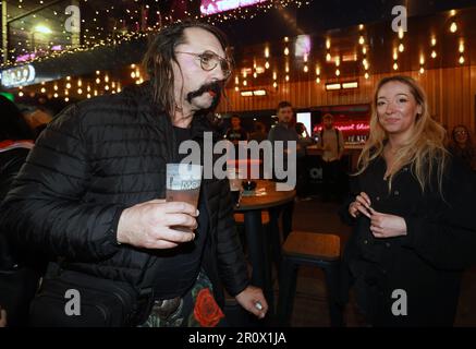 Zagreb, Kroatien. 10. Mai 2023. Mitglieder der Musikgruppe Let3 feiern den ersten Sieg im Eurovision Halbfinale und qualifizieren sich am 10. Mai 2023 in Liverpool, England. Foto: Sanjin Strukic/PIXSELL Credit: Pixsell/Alamy Live News Stockfoto