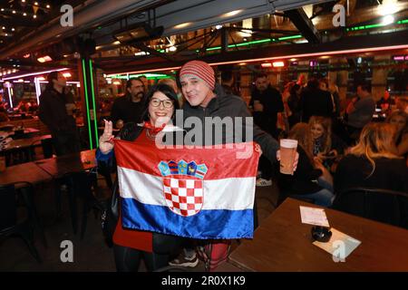 Zagreb, Kroatien. 10. Mai 2023. Mitglieder der Musikgruppe Let3 feiern den ersten Sieg im Eurovision Halbfinale und qualifizieren sich am 10. Mai 2023 in Liverpool, England. Foto: Sanjin Strukic/PIXSELL Credit: Pixsell/Alamy Live News Stockfoto