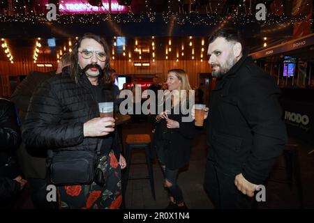 Zagreb, Kroatien. 10. Mai 2023. Mitglieder der Musikgruppe Let3 feiern den ersten Sieg im Eurovision Halbfinale und qualifizieren sich am 10. Mai 2023 in Liverpool, England. Foto: Sanjin Strukic/PIXSELL Credit: Pixsell/Alamy Live News Stockfoto