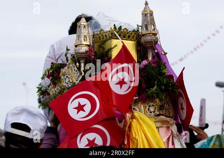 6. Mai 2015: Djerba, Tunesien. 09. Mai 2023 Tunesische Juden und Pilger feiern das jüdische religiöse Festival von lag BaOmer in der antiken Ghriba-Synagoge auf der tunesischen Insel Djerba. Pilger aus aller Welt besuchen die berühmte Ghriba-Synagoge während des jährlichen jüdischen Festivals, das 33 Tage nach Beginn des jüdischen Passes stattfindet (Kreditbild: © Abdelwaheb Omar/IMAGESLIVE via ZUMA Press Wire), NUR REDAKTIONELLE VERWENDUNG! Nicht für den kommerziellen GEBRAUCH! Stockfoto