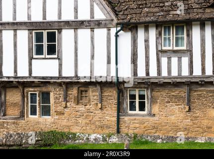 Lacock, ein typisch englisches Dorf aus dem 13. Jahrhundert, das als Drehort in den TV- und Filmproduktionen von Pride and Precious, Downto, verwendet wurde Stockfoto