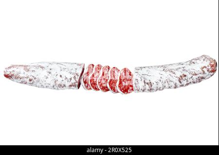 Fuet Salami in Scheiben geschnitten und Rosemary. Traditionelle spanische Wurst. Isoliert auf weißem Hintergrund Stockfoto