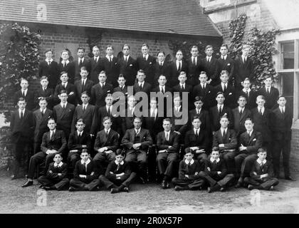 Cranleigh School, 2 & 3 South House, im Dorf Cranleigh in Surrey. 1929 Gruppenfoto von Jungen. Die Schule wurde 1865 als öffentliche Jungenschule eröffnet. Die Schule wurde erst in den 1970er Jahren zusammengeschlossen, also waren es zum Zeitpunkt dieses Fotos nur Jungs. Stockfoto