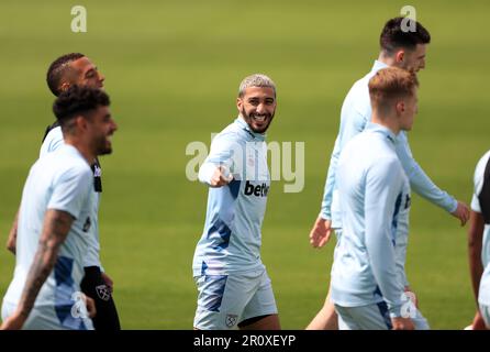 West Ham United's sagte Benrahma (Zentrum) während eines Trainings auf dem Rush Green Training Ground in Romford. Bilddatum: Mittwoch, 10. Mai 2023. Stockfoto