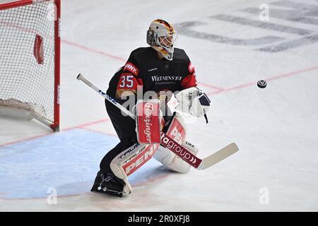 München, Deutschland. 09. Mai 2023. Goalwart Mathias NIEDERBERGER (GER), Action, Parade. Deutschland (GER)-USA 3-6, nationale Eishockeymannschaft, Länderspiel am 9. Mai 2023 in München testen? Kredit: dpa/Alamy Live News Stockfoto