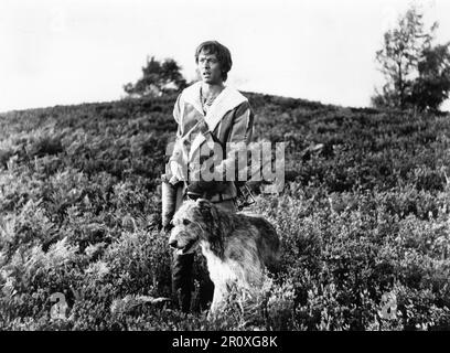 PETER McEnery im FIGHTING PRINCE OF DONEGAL 1966 Regisseur MICHAEL O'HERLIHY Buch Robert T. Reilly Kostümdesign Anthony Mendleson UK-USA Koproduktion Walt Disney Productions Stockfoto