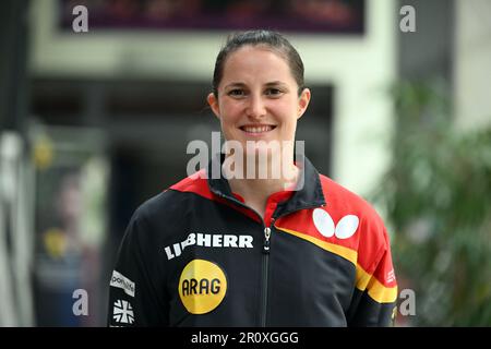 Düsseldorf, Deutschland. 10. Mai 2023. Sabine Winter lacht in die Kamera. Vom 20. Bis 28. Mai 2023 findet die Individual World Championship 2023 in Durban, Südafrika, statt. Kredit: Federico Gambarini/dpa/Alamy Live News Stockfoto