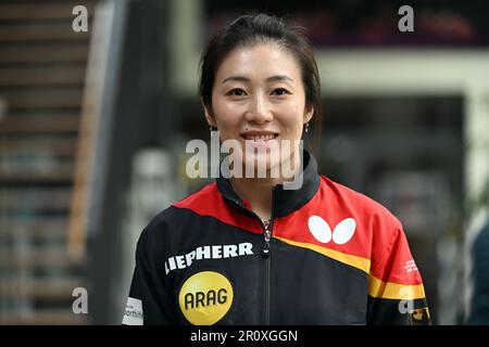 Düsseldorf, Deutschland. 10. Mai 2023. Han Ying lacht in die Kamera. Vom 20. Bis 28. Mai 2023 findet die Individual World Championship 2023 in Durban, Südafrika, statt. Kredit: Federico Gambarini/dpa/Alamy Live News Stockfoto