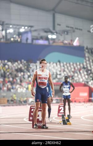 Karsten Warholm schreit zu Beginn der 400m Hürden bei der Leichtathletik-Weltmeisterschaft 2019 in Doha. Stockfoto