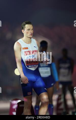 Karsten Warholm schreit zu Beginn der 400m Hürden bei der Leichtathletik-Weltmeisterschaft 2019 in Doha. Stockfoto