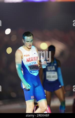 Karsten Warholm schreit zu Beginn der 400m Hürden bei der Leichtathletik-Weltmeisterschaft 2019 in Doha. Stockfoto