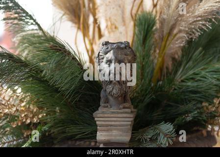 Toronto, ON, Kanada - 20. Dezember 2022: Antiquitätenraste im Casa Loma Castle in Toronto Stockfoto