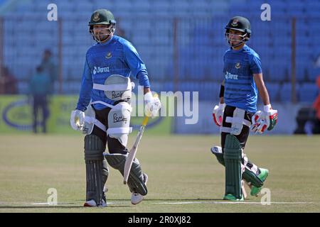 Bangladeschische Cricketspieler Yasir Ali (L) und Afif Hossain (R) während der Bangladesch National Cricket Team nehmen an der Übungssitzung vor ihrem dritten OD Teil Stockfoto