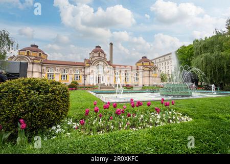 Sofia, Bulgarien. Mai 2023. Außenansicht des Museumsgebäudes zur regionalen Geschichte im Stadtzentrum Stockfoto