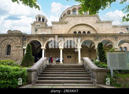 Sofia, Bulgarien. Mai 2023. Außenansicht der orthodoxen Kathedrale von Saint Domenica im Stadtzentrum Stockfoto