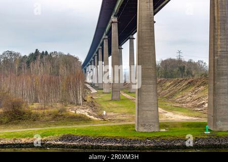 Unter der Rader-Hochbrücke durch den Kieler Kanal Deutschland hindurch. Stockfoto