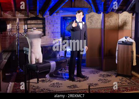 Toronto, ON, Kanada - 19. Dezember 2022: Wachsstatue von Jackie Chan als Teil der Dauerausstellung der Backstage Celebrity Gallery in Casa Loma, T. Stockfoto